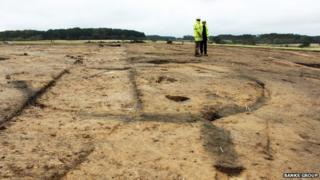 Workmen at the dig