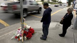 Mourners pay their respects at a memorial in Redondo Beach, California, on 18 December 2014