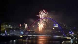 Newcastle rugby-themed new year celebrations enjoyed by thousands - BBC News