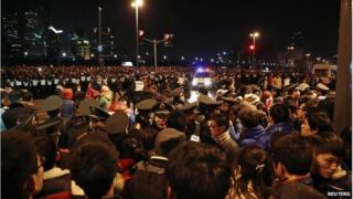 Police control crowds after the stampede on the Bund, Shanghai (1 Jan 2015)