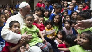 Pope Francis is pictured with youths at ANAK-Tnk foundation during his pastoral visit in Manila 16 January 2015