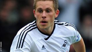 Doedd gôl gynnar Gylfi Sigurdsson ddim yn ddigon i Abertawe yn Blackburn