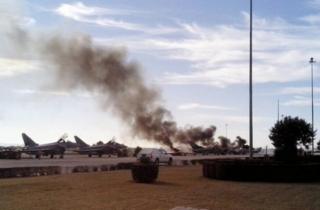 Smoke rises after a Greek F-16 aircraft which crashed at the Los Llanos air base in Albacete, eastern Spain (26 January 2015)
