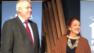 Carwyn Jones ac Alicia Castro