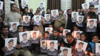 Relatives of Lt Moaz al-Kasasbeh, 31 Jan
