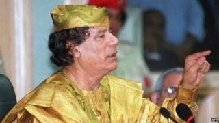 Libyan Leader Moamer Kadhafi gives a speech at the Jordanian Parliament in Amman 07 October 2000