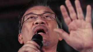 Malaysian Opposition leader Anwar Ibrahim speaks in front his supporters ahead of his sodomy trial verdict during a gathering in Petaling Jaya, near Kuala Lumpur, Malaysia, on 09 February 2015