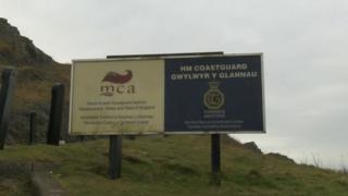 arwydd gwylwyr y glannau