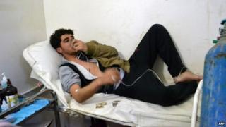 A young man uses an oxygen mask at a clinic after a suspected chorine attack in Sarmin, Idlib province, Syria (17 March 2015)