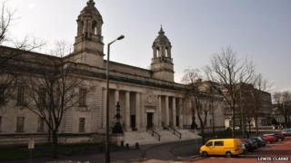 Llys y Goron Caerdydd