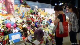 Tributes for Lee Kuan Yew at Singapore General Hospital. 23 March 2015