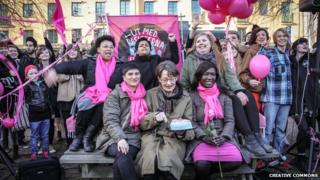 F! celebrated its 6,000 members with birthday cake at Nytorget