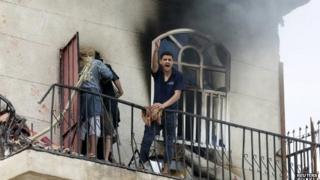 A man reacts at the site of an air strike in Yemen's capital, Sanaa (8 April 2015)