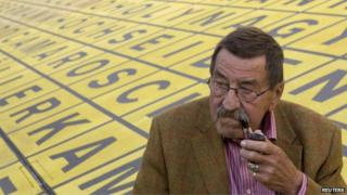Guenter Grass before a TV interview after a campaign event for the Social Democratic Party (SPD) in 2009