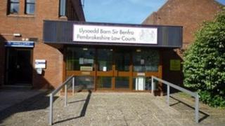Llys Ynadon Hwlffordd