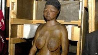 Sarah Baartman cast in Paris 2002