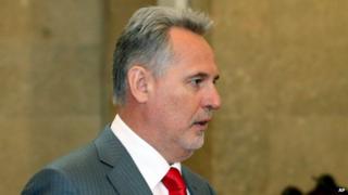 Ukrainian oligarch Dmytro Firtash waits for the start of his extradition hearing at the main court in Vienna, Austria (30 April 2015)