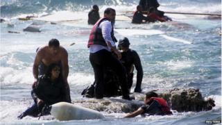 Migrants, who are trying to reach Greece, are rescued by members of the Greek Coast guard and locals near the coast of the southeastern island of Rhodes 20 April 2015