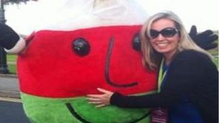 Sara a Mr Urdd