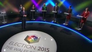 Huw yn llywyddu'r drafodaeth rhwng yr arweinwyr Cymreig cyn yr Etholiad