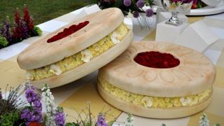 Giant biscuits made of flowers
