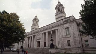 Llys y Goron Caerdydd