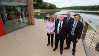 Fe wnaeth Dŵr Cymru - perchnogion y safle - agor y ganolfan