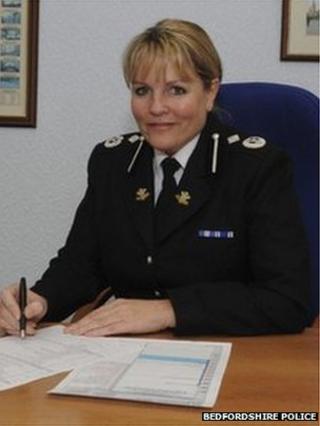 bedfordshire colette constable announces retirement chief paul early copyright police