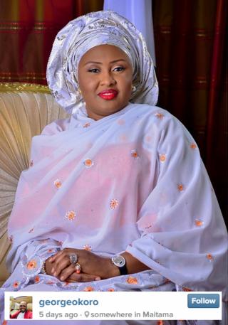 Это фото первой леди Нигерии в дорогих на вид часах возмущало многих в социальных сетях