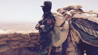 Kurdish fighter on the front line in Zartak Mountain