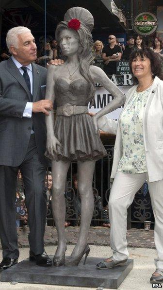 Mitch and Janis Winehouse at the statue unveiling