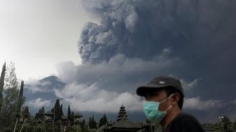 Mount Agung volcano erupts as seen from Besakih Temple in Karangasem, Bali, Indonesia on 26 November 2017.