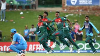 जश्न मनाते बांग्लादेशी खिलाड़ी