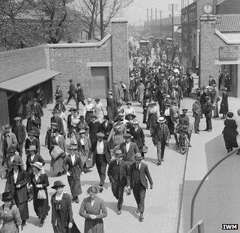 Workers at the Royal Arsenal, Woolwich, London, leave from the Fourth Gate, by Plumstead station, in May 1918
