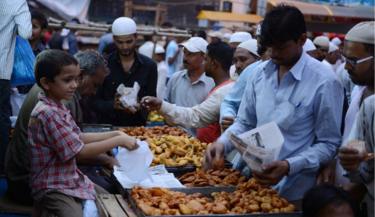 Se venden bhajis de chile verde en Hyderabad