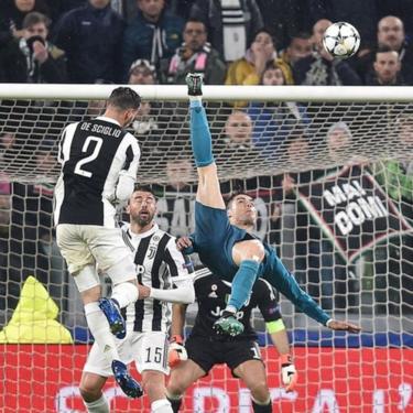 Ronaldo en plena chilena