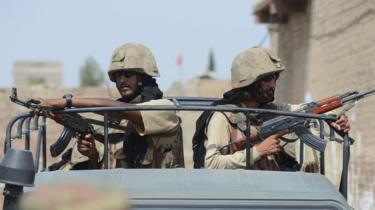 Des troupes pakistanaises au Waziristan