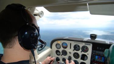 Pilot yang sedang belajar.