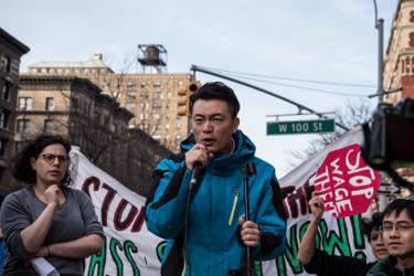 成为了社会运动家的外卖中餐馆雇员