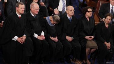 Bader Ginsberg echa un ojo durante el Estado de la Unión de Obama en 2015's State of the Union in 2015