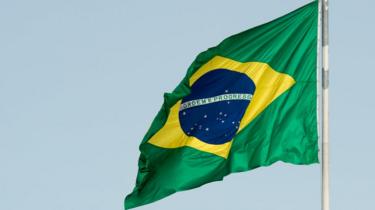 Bandeira brasileira hasteada