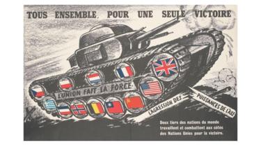francouzský plakát z 2. světové války ukazuje Spojenecké vlajky na kreslený tank: Překlad zní: Všechno Dohromady, Jediné Vítězství