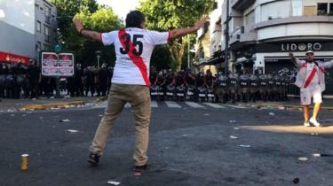Aficionados de River en el despliegue policial