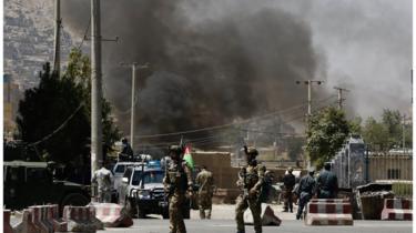 الأدخنة تتصاعد بعد هجوم في كابول