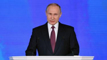 Russian President Vladimir Putin addresses the Federal Assembly at Moscow's Manezh exhibition centre on 1 March 2018