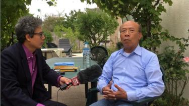 Ông Nguyễn Gia Kiểng (phải)