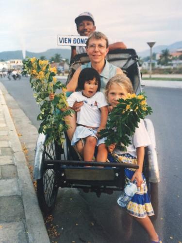 Việt Nam, con nuôi