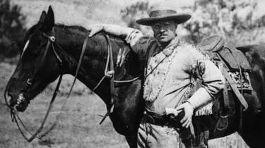 1885 : Homme politique américain et futur président des États-Unis d'Amérique, Theodore Roosevelt (1858 - 1919) lors d'une visite dans les Badlands du Dakota après le décès de sa première femme.