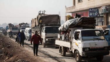 مدنيون يفرون من إدلب