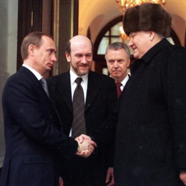 Retiring Russian President Boris Yeltsin shakes hands with Prime Minister and acting President Vladimir Putin.